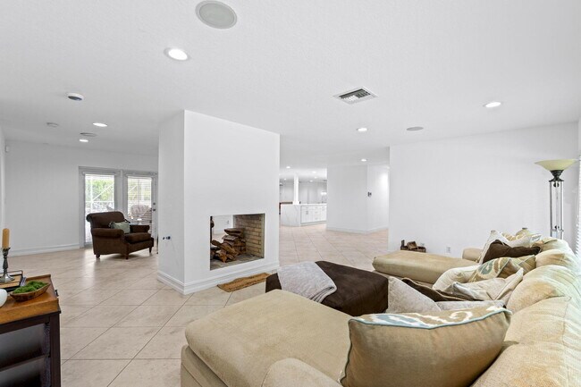 Building Photo - 7447 NW 82nd Terrace