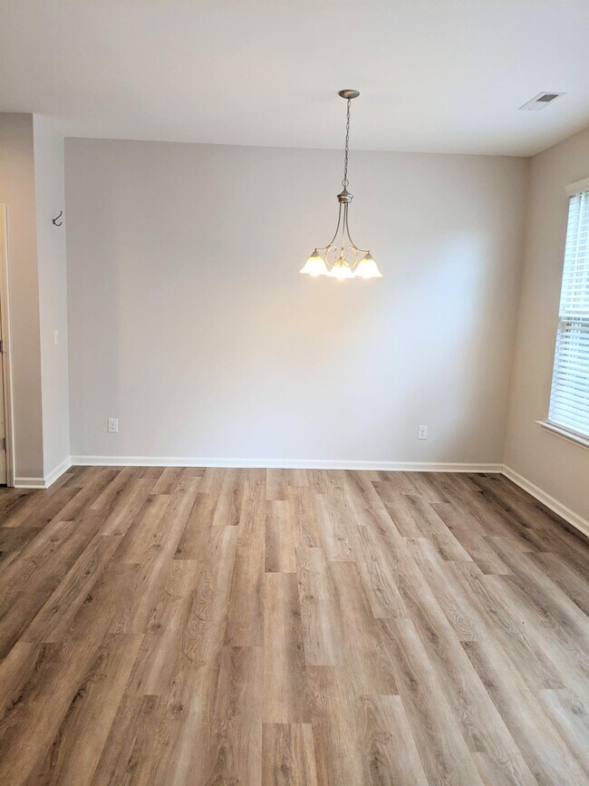Building Photo - 117 Bella Pl