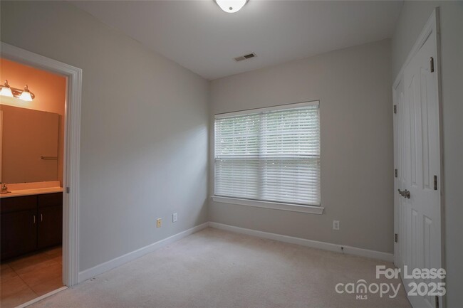 Building Photo - 15418 Jade St