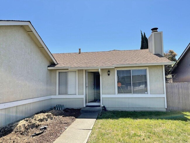 Building Photo - 3 Bedroom 2 Bath w/ Spa Room Suisun *Star ...