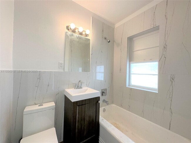 Building Photo - 1920 Biarritz Dr