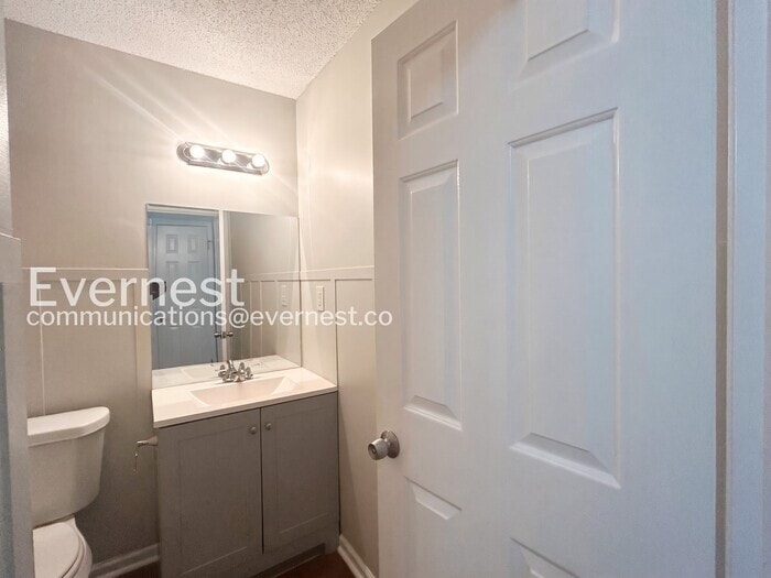 Building Photo - 2912 Waverly Dr
