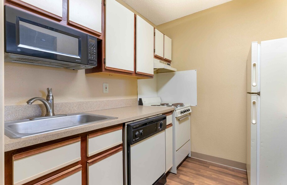 Building Photo - Furnished Studio-Tulsa - Midtown