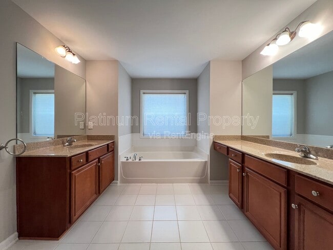 Building Photo - 3080 Whitfield Ave