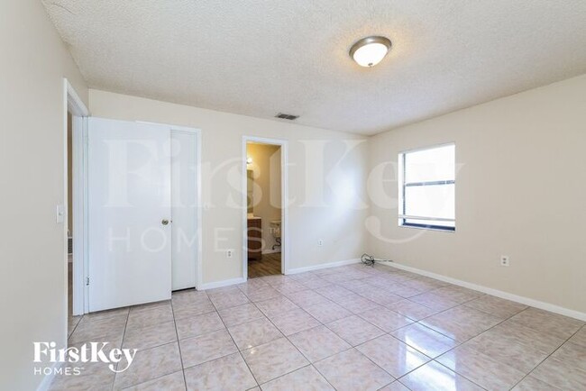 Building Photo - 398 Lake Daisy Dr