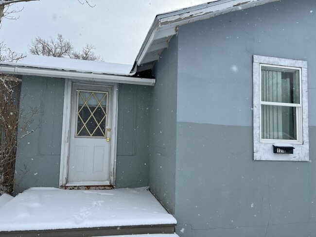 Building Photo - 121 7th Ave SE
