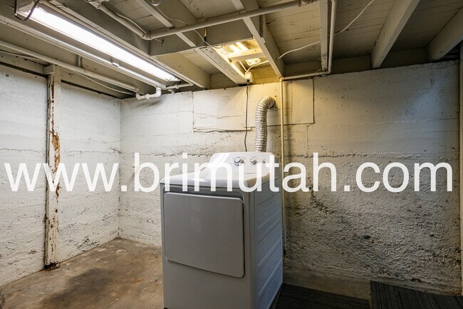 Building Photo - 1102 S 800 E