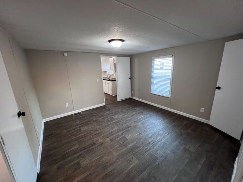 Building Photo - 215 Comanche Trail