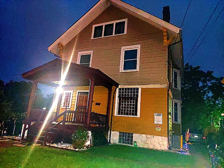 Primary Photo - 907 Lexington Ave