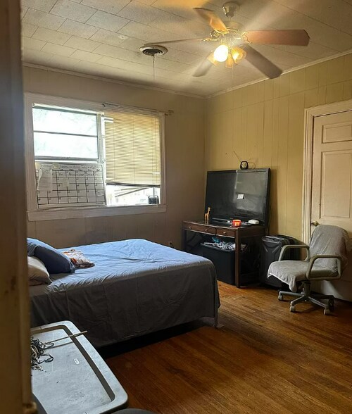 Building Photo - 1704 Robinson St