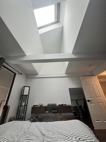 Building Photo - 14 Locust St