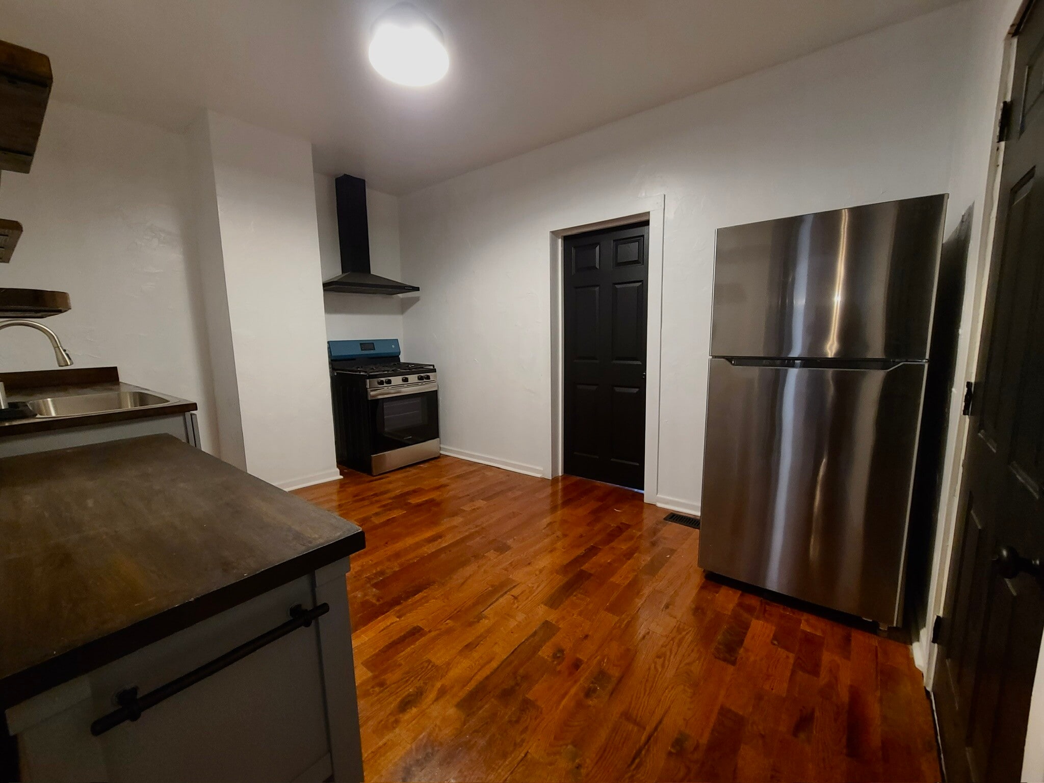 Building Photo - 1751 W 21st Pl