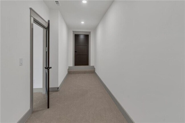 Building Photo - 54 Villa Rd