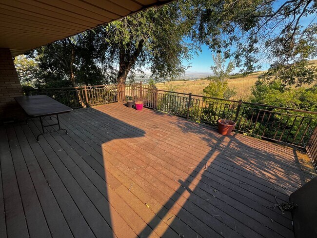 Building Photo - Beautiful 5 Bedroom/4 Bathroom in Bountiful