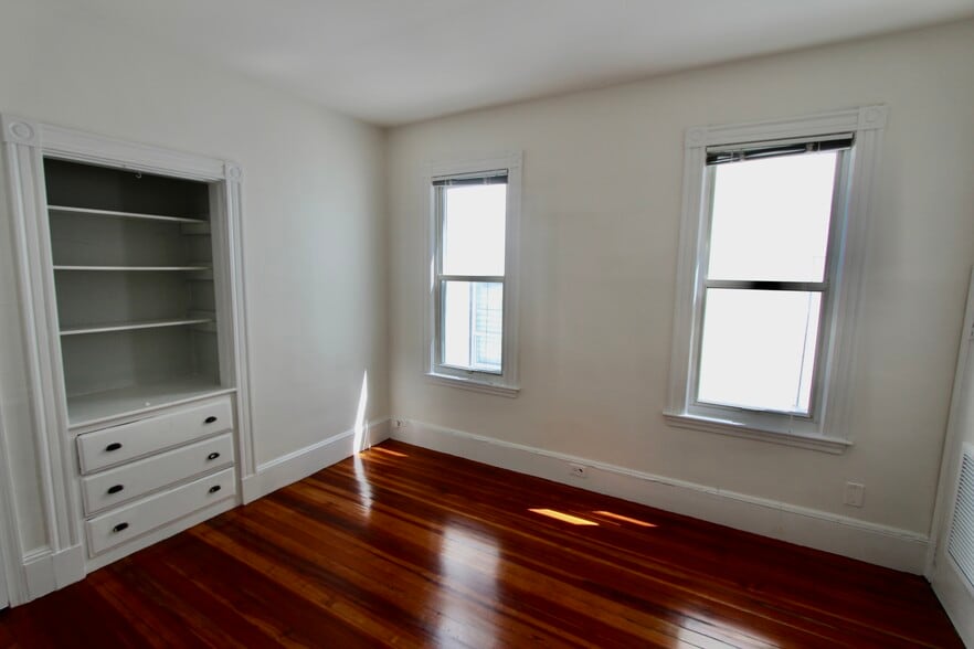 Building Photo - 275 Lexington St