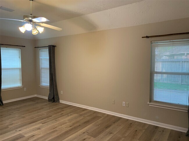 Building Photo - 3611 Stratford Town Ln