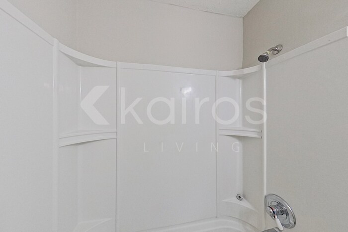 Building Photo - 6537 St Louis St