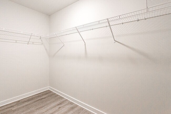 Building Photo - 715 W Vincent Dr