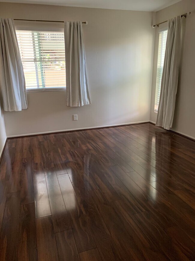 Building Photo - 5510 Armitos Ave
