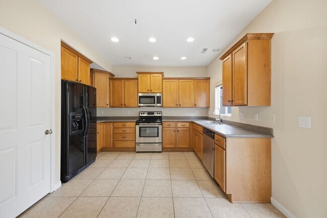 Building Photo - Spacious South Ogden Townhome w/ Garage