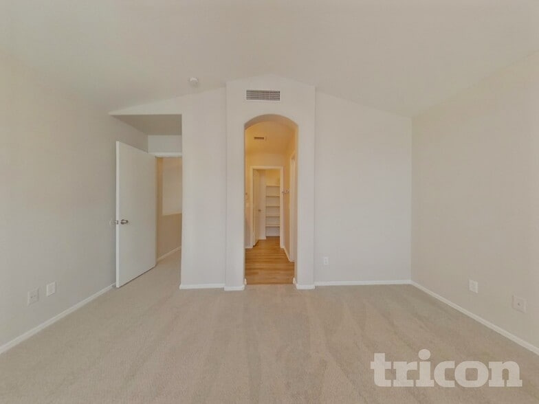Building Photo - 17220 N Wavyleaf Ave
