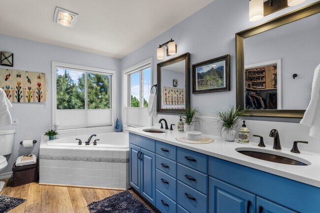 Building Photo - Beautiful bright home with large yard, fin...