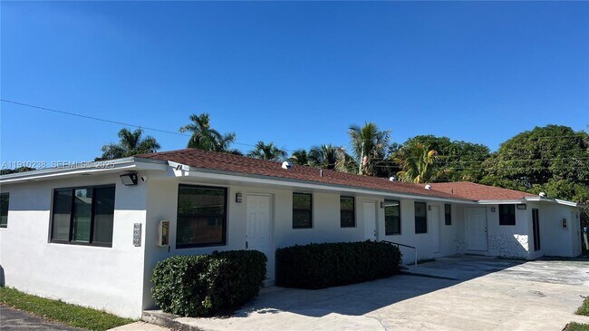 Building Photo - 465 NE 139th St