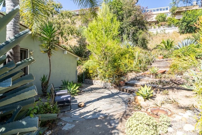 Building Photo - Serene yard tucked in the canyon!
