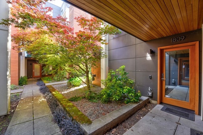 Building Photo - 1809 24th Ave