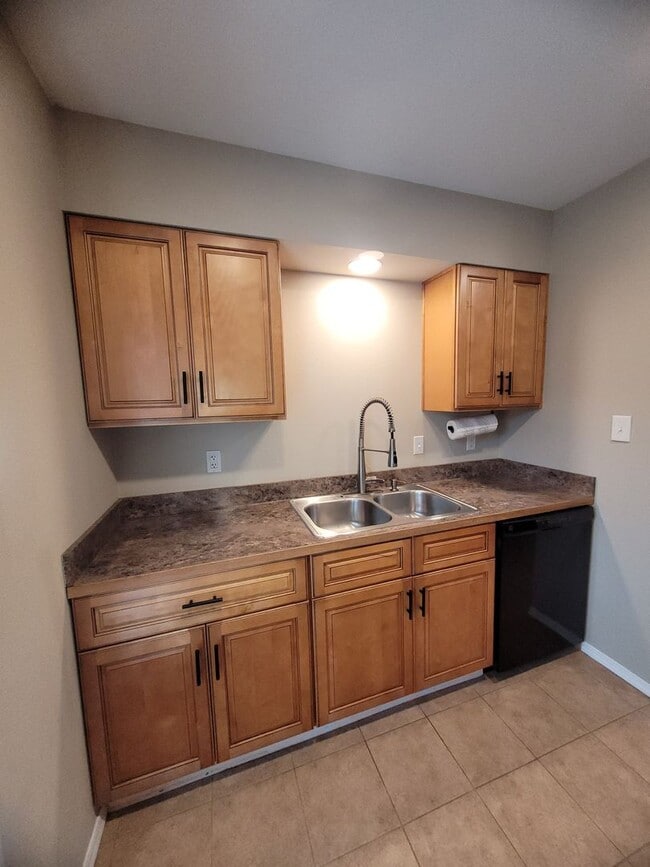 Building Photo - 1218 W Spruce St