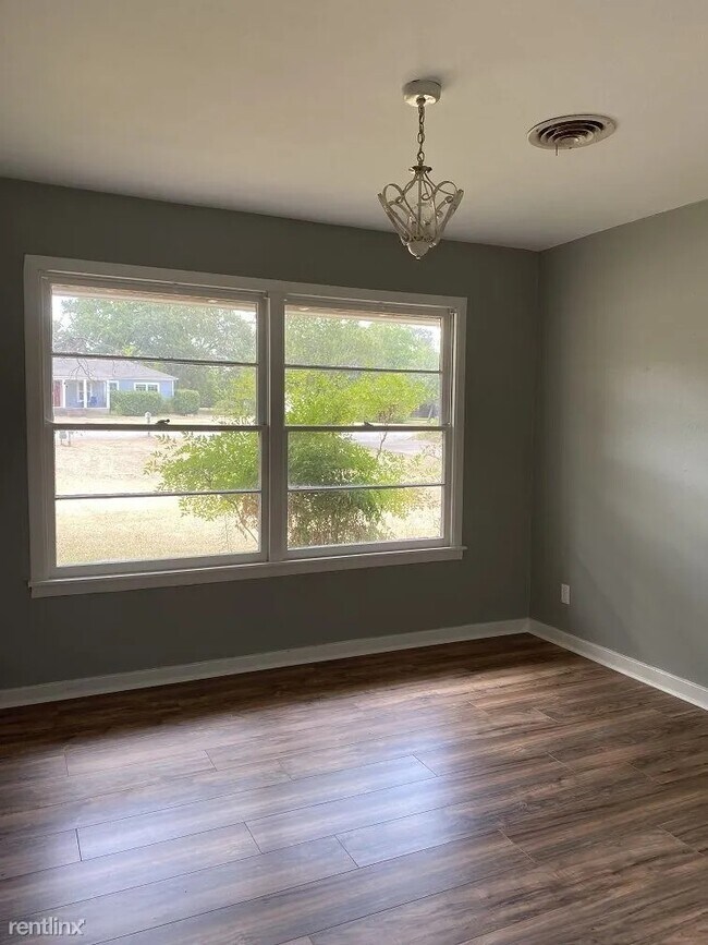 Building Photo - 731 Inwood Dr