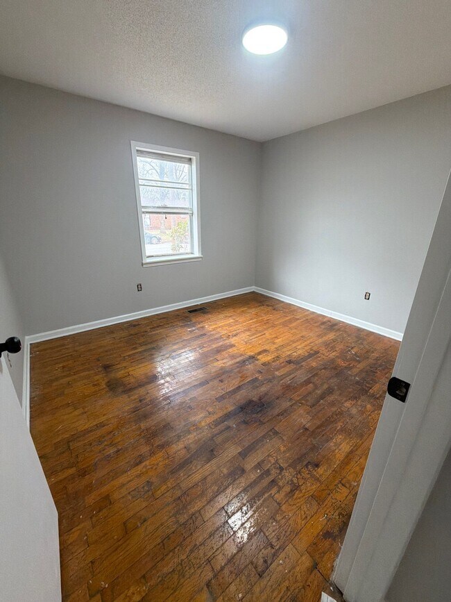 Building Photo - 1116 Berrywood Ave