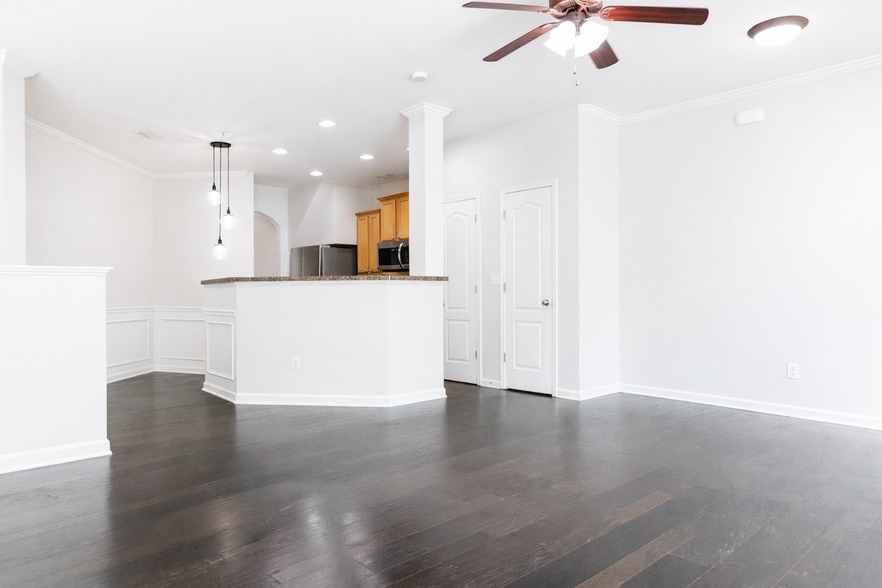 Building Photo - 544 Ridge View Xing