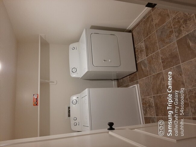 Building Photo - 352 Stone Hollow Dr