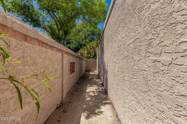 Building Photo - 7235 E Arlington Rd
