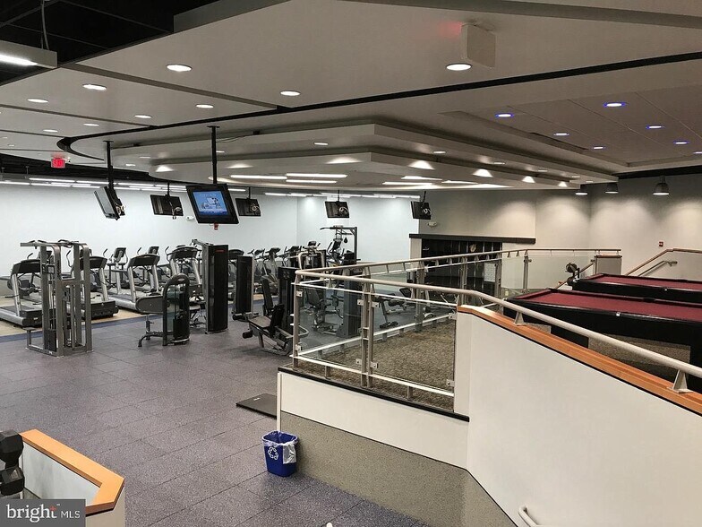 Building Photo - 1021 Arlington Blvd