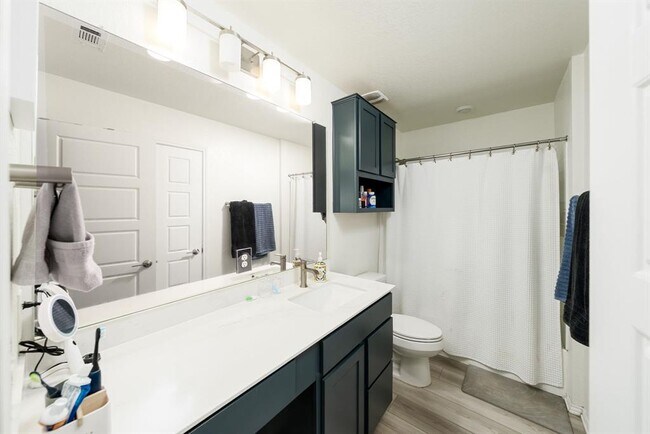 Building Photo - 7105 Gray Catbird Dr