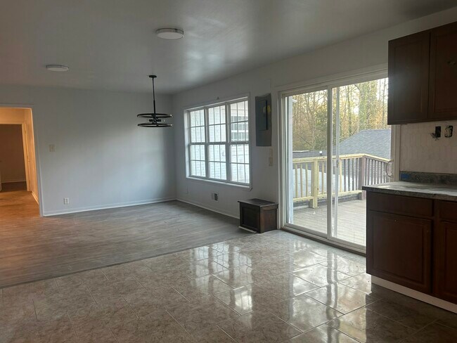 Building Photo - 1011 Ave Of Pines