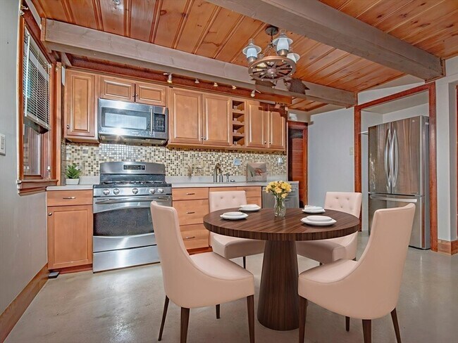 Building Photo - 21 Edison Green