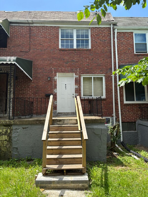 Primary Photo - 821 Bonaparte Ave