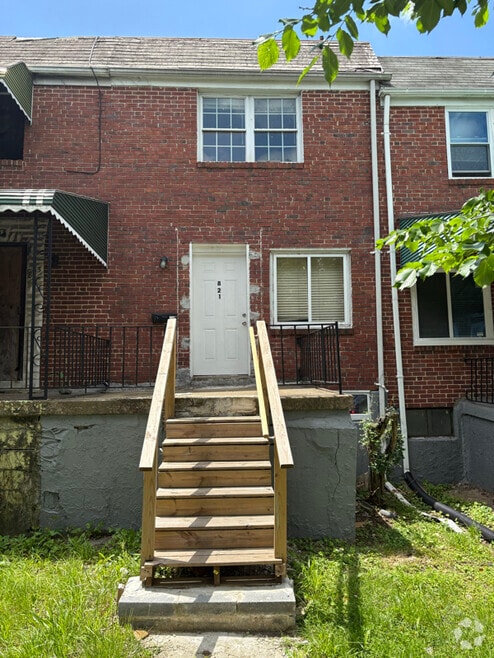 Building Photo - 821 Bonaparte Ave