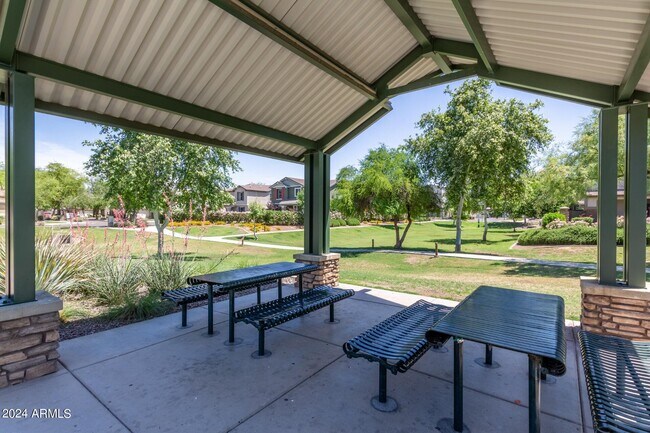 Building Photo - 2343 E Sunland Ave