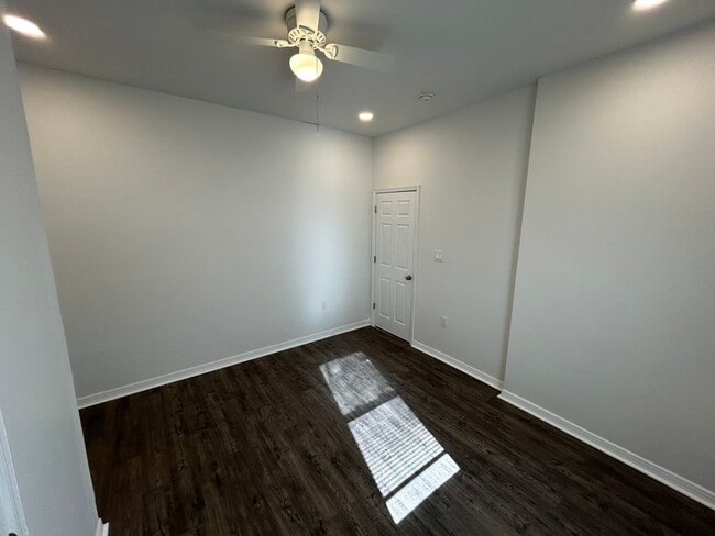 Building Photo - 1404 Miller Ave