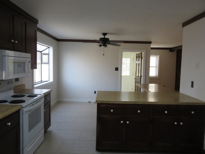 Building Photo - 4261 Old Buckingham Rd