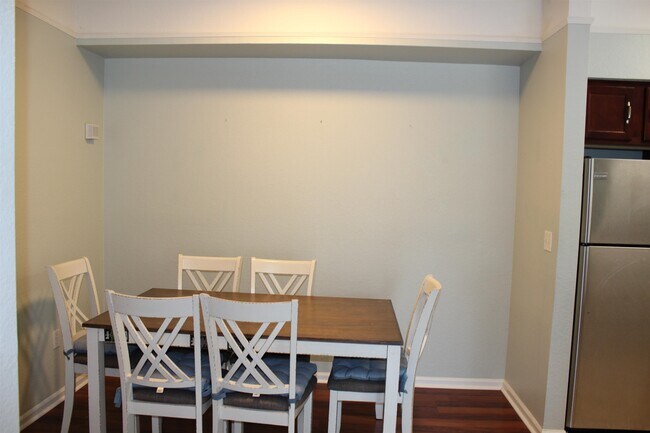 Building Photo - 2801 Chancellorsville Dr