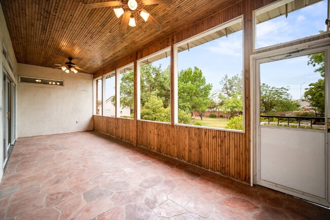 Building Photo - "Spacious 4-Bedroom, 4.5 Bathroom 4792 sq. ft. Retreat with Scenic Views and Cozy Fireplace in St...