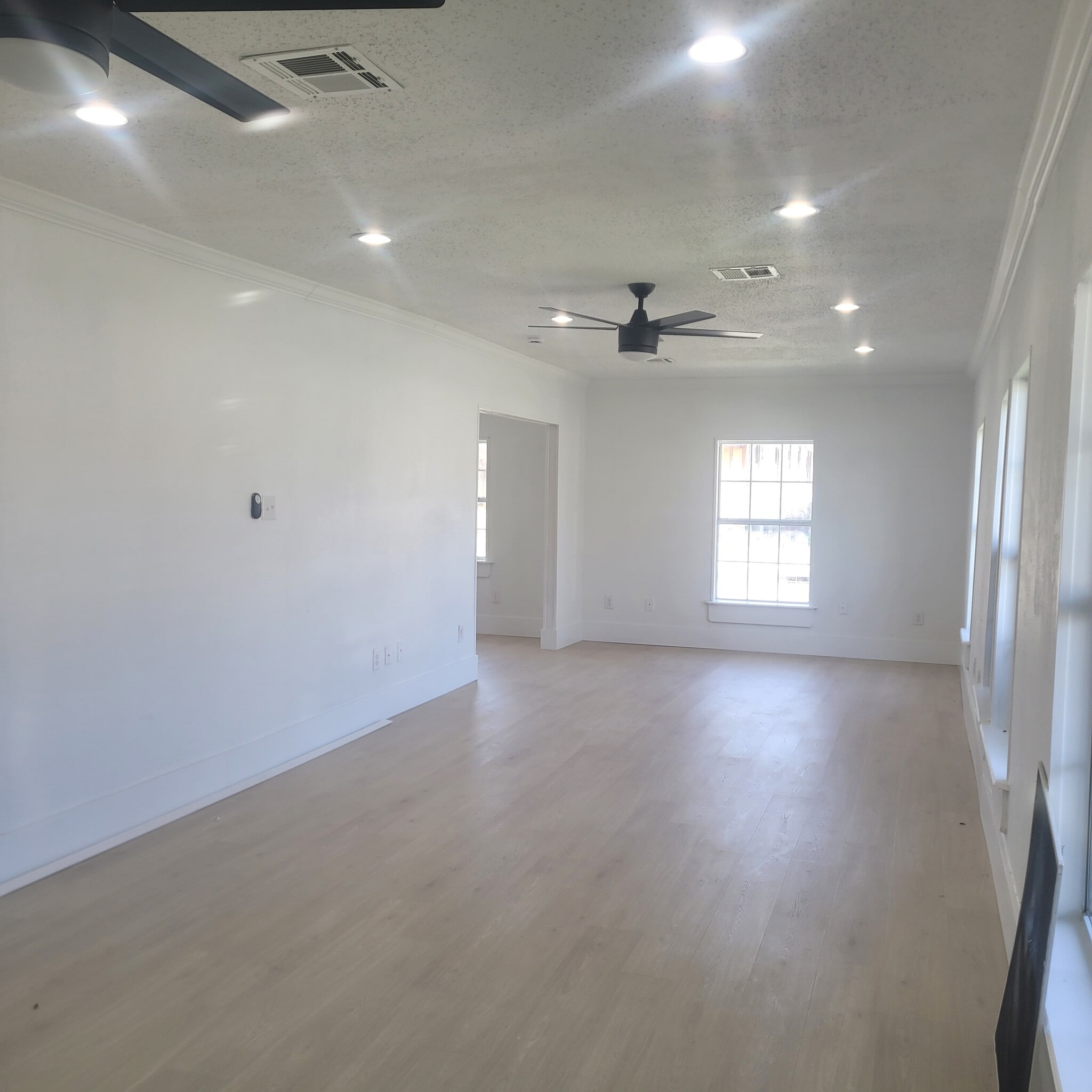 Building Photo - 8830 Stroelitz St