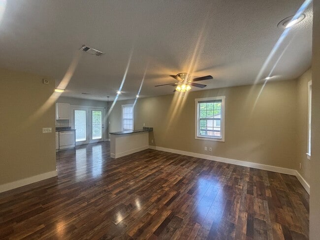 Building Photo - Fully Updated 2BR with Garage, Fenced Yard & Prime Johnson City Location