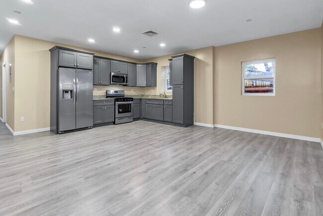 Building Photo - 202 Broadway