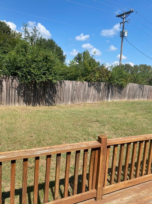 Building Photo - Contact Peggy 501 676 1758